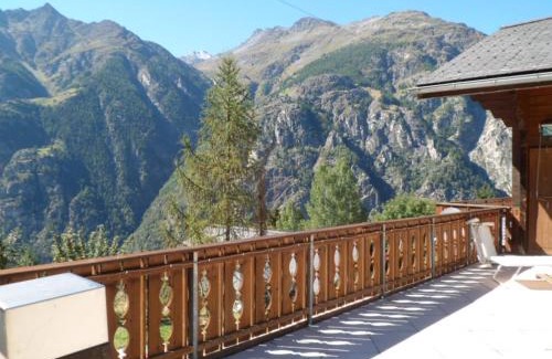 St. Niklaus Apartment | Chalet Victoria: Oceanfront Retreat with Pet-Friendly Comfort