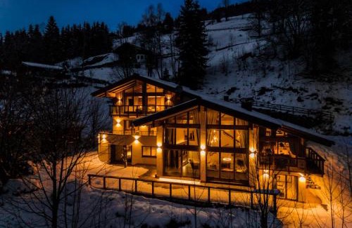 Viehhofen Ski Chalet | Exquisite Chalet VIE: Rated 10/10 with Family Amenities