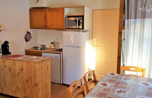 La Joue du Loup Ski Chalet | Cozy Chalet with Mountain Views & Pool in La Joue du Loup