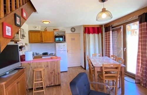 La Joue du Loup Ski Chalet | Cozy Chalet with Mountain Views & Pool in La Joue du Loup