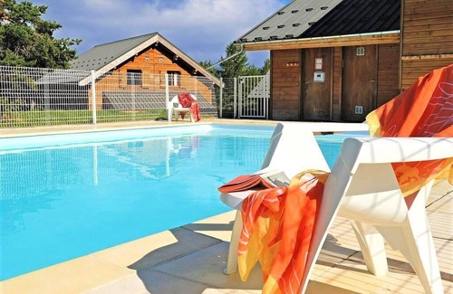 La Joue du Loup Ski Chalet | Cozy Chalet with Mountain Views and Pool in La Joue du Loup