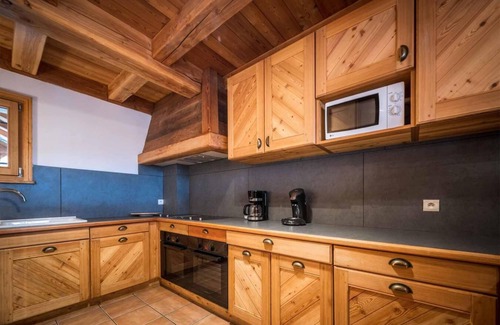 Cognet Ski Chalet | Cozy Chalet with Ski Slope Views and Relaxing Amenities