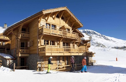 Cognet Ski Chalet | Cozy Chalet with Ski Slope Views and Relaxing Amenities