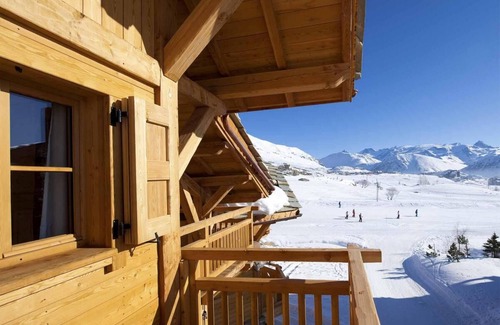 Cognet Ski Chalet | Cozy Chalet with Ski Slope Views and Relaxing Amenities