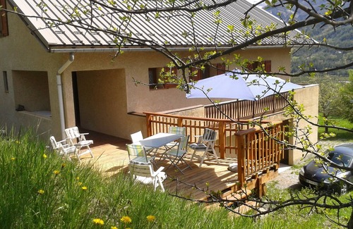 Villars-Colmars Ski Chalet | Family-Friendly Chalet Villars Colmars with Lake Views