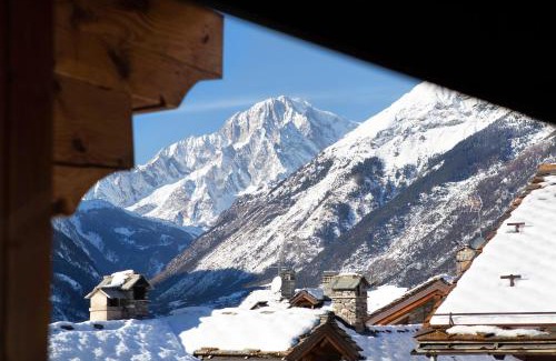 La Salle Ski Chalet | Family-Friendly Chalet Vista Monte Bianco with Scenic Views