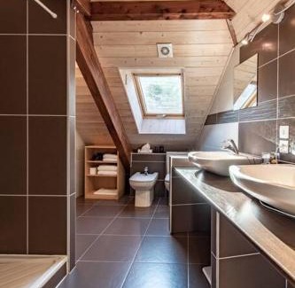 Cessenaz Apartment | Scenic Chalet with Lake and Mountain Views for Families