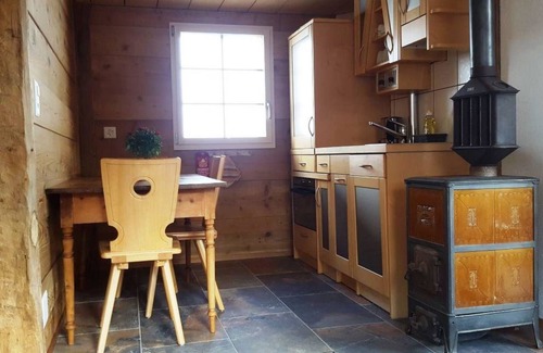 Adelboden Apartment | Cozy Chalet Wäschhüsi: Relaxing Spa, Family-Friendly Stay