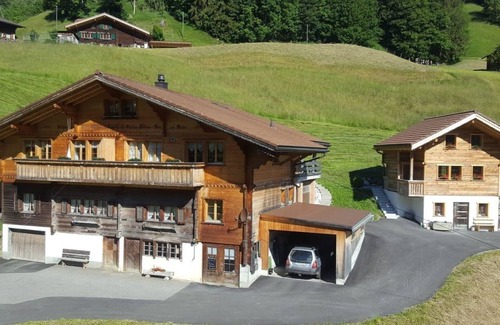 Adelboden Apartment | Cozy Chalet Wäschhüsi: Relaxing Spa, Family-Friendly Stay