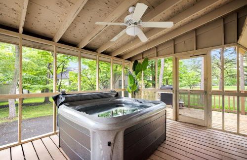 The Woods Ski Chalet | Relaxing Chalet with Hot Tub, Deck & Fire Pit for Families