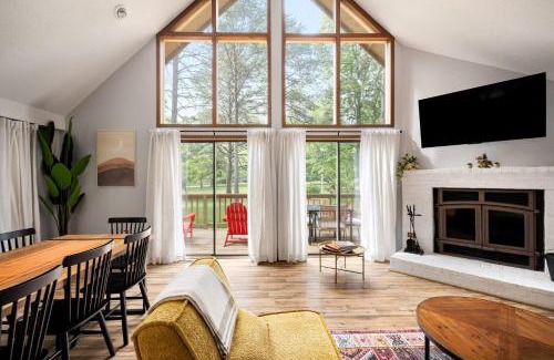 The Woods Ski Chalet | Relaxing Chalet with Hot Tub, Deck & Fire Pit for Families