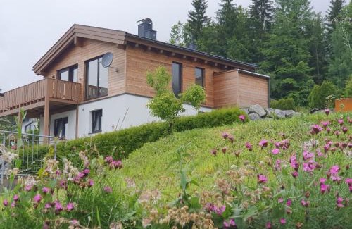 Wald am Arlberg Apartment | Cozy Chalet Waldbär: Family-Friendly with Breakfast Included
