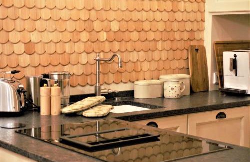 Unterschonau Apartment | Explore Chalet Watzmann: 5-Star Stay with High Ratings