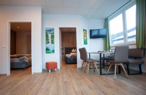 Sillian Apartment | Pet-Friendly Chalet West with Hot Tub & Breakfast Included