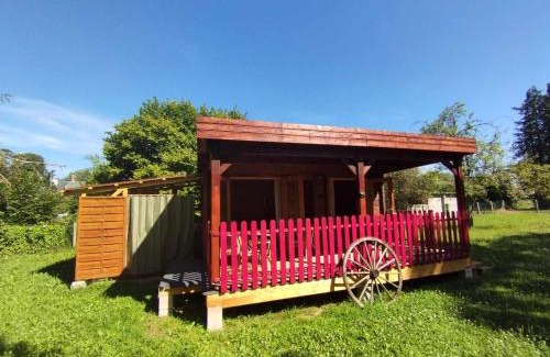 Mareuil-sur-Arnon Ski Chalet | Chalet Western: Pet-Friendly Retreat for Budget Travelers