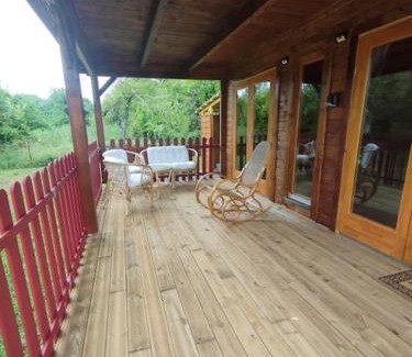 Mareuil-sur-Arnon Ski Chalet | Chalet Western: Pet-Friendly Retreat for Budget Travelers