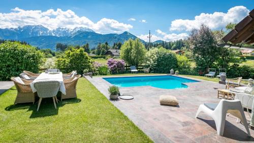 Adnet House | Romantic Chalet Green Pastures with Pool near Salzburg