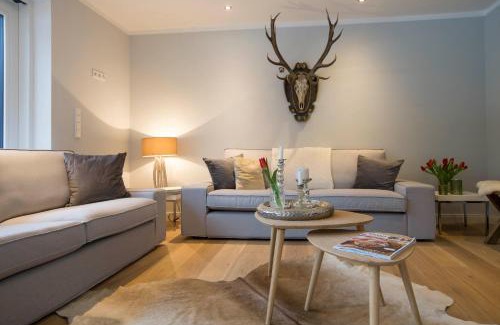 Adnet House | Romantic Chalet Green Pastures with Pool near Salzburg