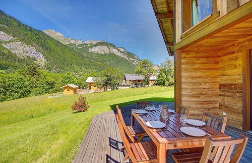 Le Biot Ski Chalet | Inviting Chalet Morand with WiFi & Family-Friendly Amenities