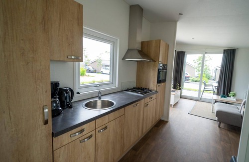 Municipality of Stede Broec House | Cozy 2-Bedroom Chalet with Kitchen & Pet-Friendly Amenities