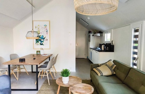 Beekbergen-Zuid House | Cozy 2-Bedroom Chalet with Terrace & Pet-Friendly Perks