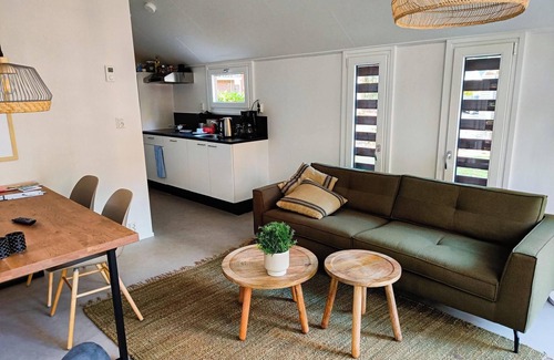 Beekbergen-Zuid House | Cozy 2-Bedroom Chalet with Terrace & Pet-Friendly Perks