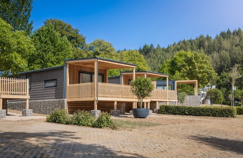 Hosingen House | Cozy 2-Bedroom Chalet with Terrace and Pet-Friendly Amenities