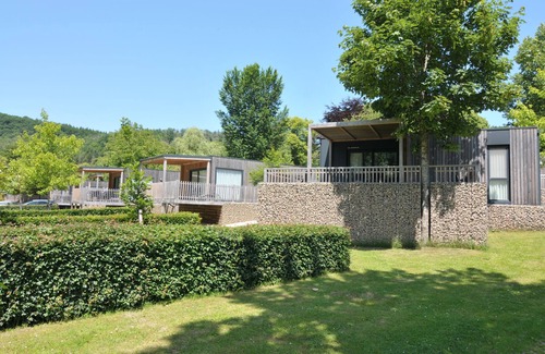 Hosingen House | Cozy 2-Bedroom Chalet with Terrace and Pet-Friendly Amenities