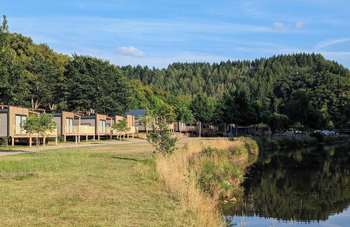 Hosingen House | Cozy 2-Bedroom Chalet with Terrace and Pet-Friendly Amenities