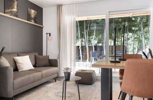 Hosingen House | Pet-Friendly 2-Bedroom Chalet with Private Terrace