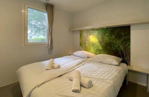 Dordtse Biesbosch Ski Chalet | Cozy 2-Bedroom Chalet with Terrace & Pet-Friendly Perks