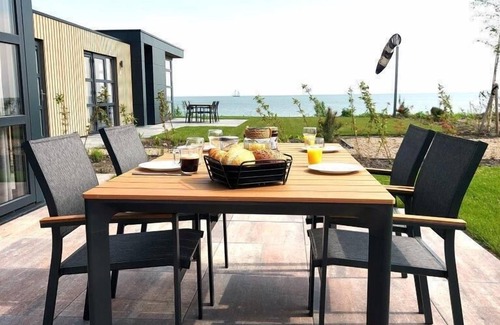 Enkhuizen House | Cozy 2-Bedroom Chalet with Terrace and Family Amenities