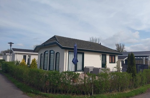 Breskens House | Cozy 2-Bedroom Chalet with Terrace and Pet-Friendly Perks