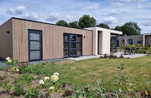 Nijkerk House | Cozy Chalet Retreat with 2 Bedrooms and Scenic Terrace