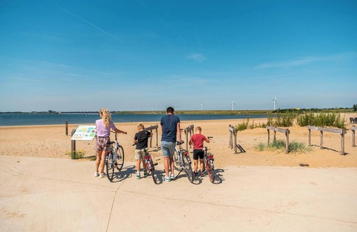 Municipality of Hellevoetsluis House | Chalet with 3 bedrooms and a terrace