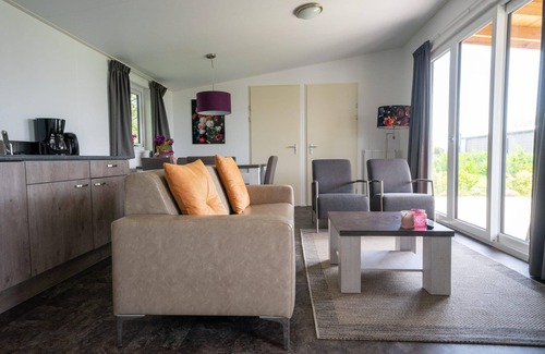 Municipality of Stede Broec House | Family-Friendly Chalet with 3 Bedrooms & Full Kitchen