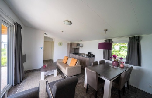 Municipality of Stede Broec House | Family-Friendly Chalet with 3 Bedrooms & Full Kitchen