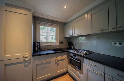 Beekbergen-Zuid House | Welcoming Chalet with 3 Bedrooms and a Family-Friendly Terrace