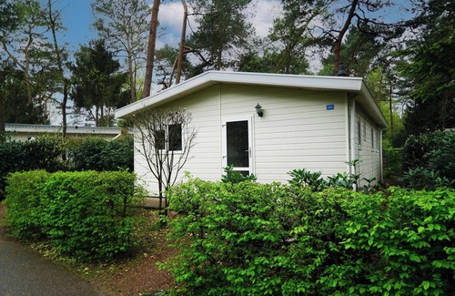 Beekbergen-Zuid House | Welcoming Chalet with 3 Bedrooms and a Family-Friendly Terrace