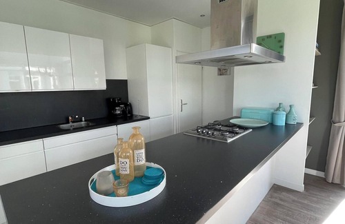 Susteren House | Cozy 3-Bedroom Chalet with Garden and Family-Friendly Amenities