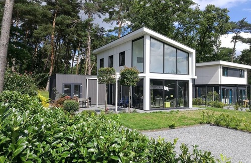Susteren House | Cozy 3-Bedroom Chalet with Garden and Family-Friendly Amenities