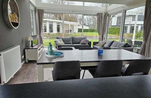 Susteren House | Cozy 3-Bedroom Chalet with Garden and Family-Friendly Amenities