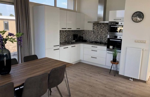 Mol House | Family-Friendly Chalet with 3 Bedrooms and Kitchen Access