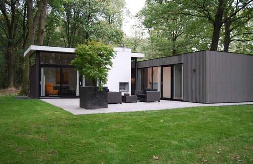 Belfeld House | Family-Friendly Chalet with 3 Bedrooms and a Terrace