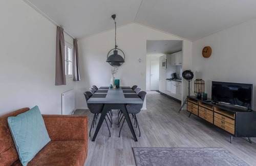 Halfweg House | Cozy 3-Bedroom Chalet with Terrace & Family-Friendly Amenities