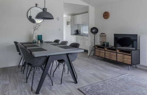 Halfweg House | Cozy 3-Bedroom Chalet with Terrace & Family-Friendly Amenities