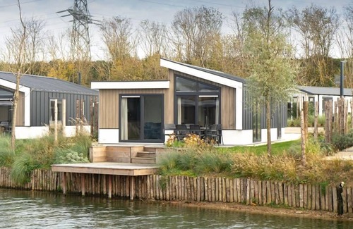 Linden House | Ideal 3-Bedroom Chalet with Terrace, Pet-Friendly Amenities