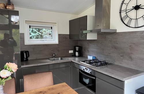 Lochem House | Inviting Chalet with 3 Bedrooms and Terrace for Families