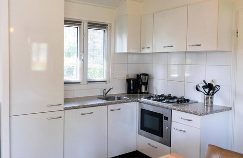 Lochem House | Family-Friendly Chalet with 3 Bedrooms and Garden Retreat