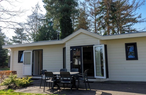 Lochem House | Family-Friendly Chalet with 3 Bedrooms and Garden Retreat